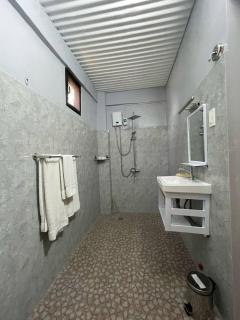 Sunbloom Beachfront Hotel and Restaurant Zambales - Sinabacan - 4