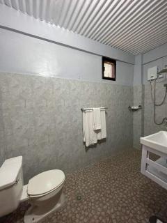 Sunbloom Beachfront Hotel and Restaurant Zambales - Sinabacan - 5