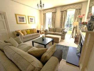 Georgian House - Great for Groups & Celebrations! Located in Central Chichester with Parking - Chichester Holiday Properties - Chichester - 3