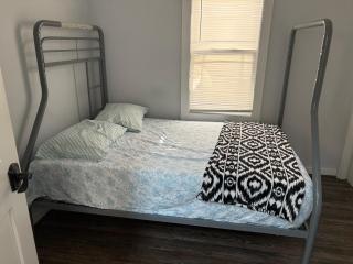 Cozy 3-BR Retreat, Four Blocks to Beach & Boardwalk home - Seaside Heights - 9