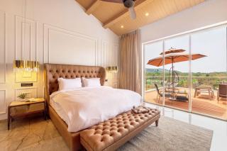 StayVista's Villa 107 at Canary Farms - Pure Veg with Huge Lawn, Pool and Home Theatre - Lonavala - 5