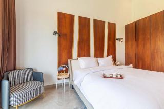 StayVista's Villa 107 at Canary Farms - Pure Veg with Huge Lawn, Pool and Home Theatre - Lonavala - 1