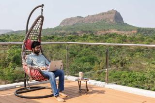 StayVista's Villa 107 at Canary Farms - Pure Veg with Huge Lawn, Pool and Home Theatre - Lonavala - 8