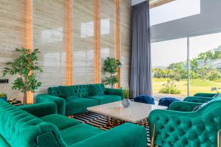 StayVista's Villa 107 at Canary Farms - Pure Veg with Huge Lawn, Pool and Home Theatre - Lonavala - 9