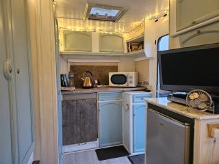 Cosy Caravan Walkers Ramblers Fishermen Cyclists - 3