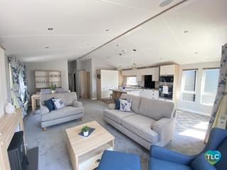 Sweet Bay Laurel at the peaceful Cherry Lea Holiday Park & Fishing Lake - Burgh le Marsh - 0