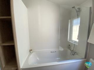 Sweet Bay Laurel at the peaceful Cherry Lea Holiday Park & Fishing Lake - Burgh le Marsh - 8