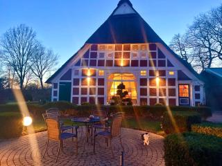 Altes Landhaus Oste, 10 Personen Familienhaus, 200 qm, 3 separate Appartements, 6 Zimmer 3 Badezimmer, 3 Küchen , 3 Kaminöfen Langzeitmieter willkommen - Hemmoor - 7
