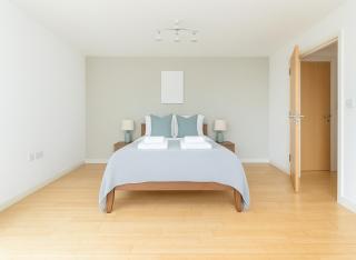 2 Bed Flat with Balcony in Dalston - London - 9