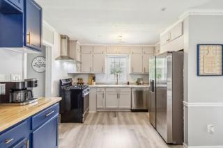 5BR with Game Room & Huge Backyard - 5