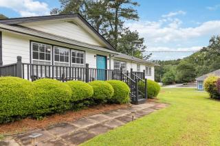 5BR with Game Room & Huge Backyard - 2