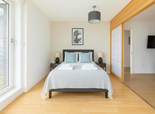2 Bed Flat with Balcony in Dalston - London - 8
