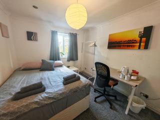 Double Rooms near Bournemouth Hospital ensuite or shared bathroom options - 6