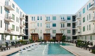 Poolside Luxury 1BR w Private Patio - Austin - 0