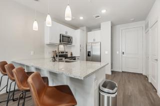 Poolside Luxury 1BR w Private Patio - Austin - 7