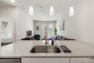 Poolside Luxury 1BR w Private Patio - Austin - 6