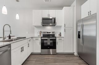 Poolside Luxury 1BR w Private Patio - Austin - 5