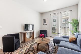 Poolside Luxury 1BR w Private Patio - Austin - 2