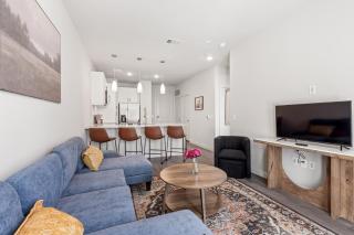 Poolside Luxury 1BR w Private Patio - Austin - 1
