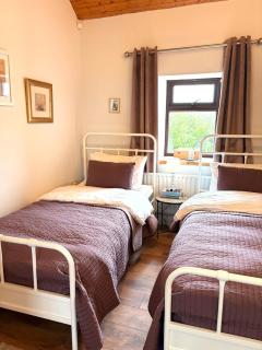 Comfortable Home in Quiet Coastal Community - Glenard - 1