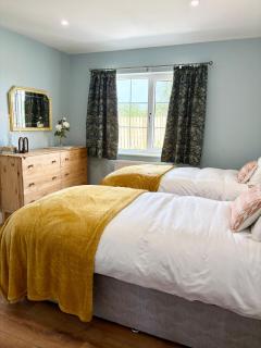 Comfortable Home in Quiet Coastal Community - Glenard - 4