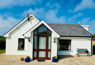 Comfortable Home in Quiet Coastal Community - Glenard - 8