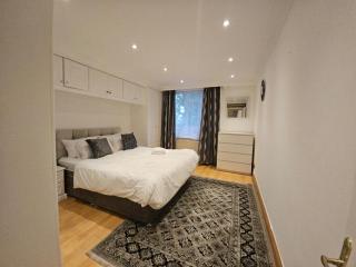 Spacious 3BR Apartment Near Top Attractions! - Londra - 7