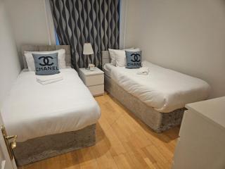 Spacious 3BR Apartment Near Top Attractions! - Londra - 4