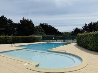 080 Domaine 80 Courtyard, pool, tennis - 3