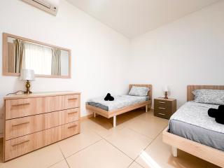 Stylish 3 Bedroom Apt in the Heart of Sliema 10 - Sliema - 3