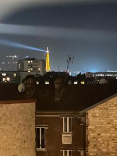 Magnifique vue sur la Tour Eiffel - Paris 10mn - Parking privé gratuit - métro 2min - balcon - 9