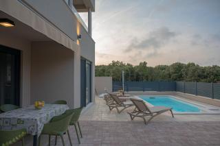New amazing holiday house with pool - 9