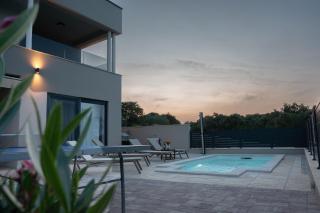 New amazing holiday house with pool - 2