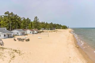 Sunnyside 2BR 1BA Relaxing Lakefront Retreat - Lincoln Junction - 0
