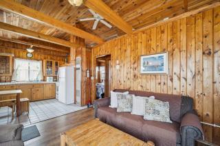 Sunnyside 2BR 1BA Relaxing Lakefront Retreat - Lincoln Junction - 3