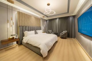 Luxuries Apt,Self-Entry,65 4K TV Smart A4 - Riyad - 8