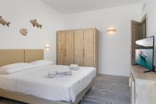 The Square Rooms and Suites - 4
