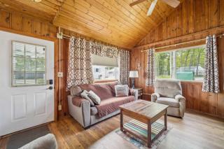 Sunnyside 3BR 1BA Relaxing Lakefront Retreat - Lincoln Junction - 4