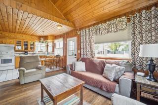 Sunnyside 3BR 1BA Relaxing Lakefront Retreat - Lincoln Junction - 3