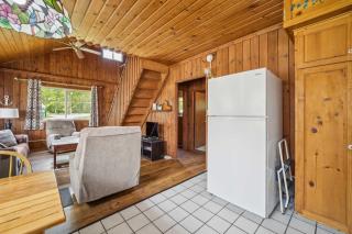 Sunnyside 3BR 1BA Relaxing Lakefront Retreat - Lincoln Junction - 1