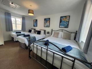 Hythe House - Sleeps 8 - Perfect for families and contractors - Colchester - 0