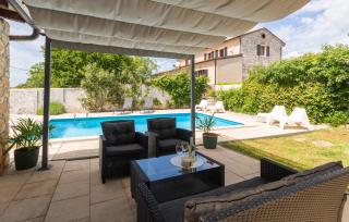 Lovely Home In Prhati With Jacuzzi - Prhati - 5