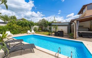 Lovely Home In Prhati With Jacuzzi - Prhati - 4