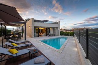 Luxuriöse Villa Mit Pool Und Whirlpool In Porec - Poreč - 5
