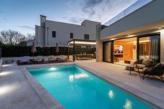 Luxuriöse Villa Mit Pool Und Whirlpool In Porec - Poreč - 4