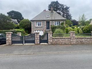 667 - Charmante maison en pierre à Erquy, à quelques minutes des plages et du centre - 0