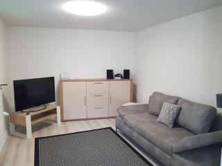 Helle Ferienwohnung Für 4 Personen, Mit Terrasse - - 2