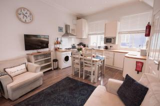 Perfect Location - 2 bedroom apartment - Dartmouth - 3