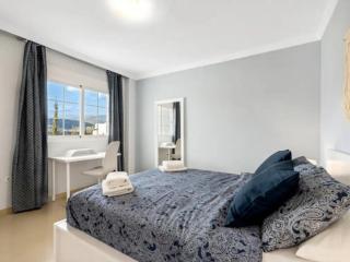 Stylish Spacious Apt, Comfy Pool Prime Location - Marbella - 5