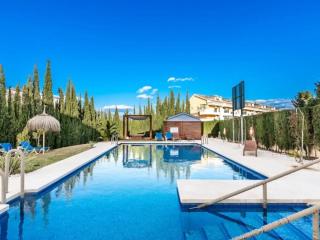 Stylish Spacious Apt, Comfy Pool Prime Location - Marbella - 4